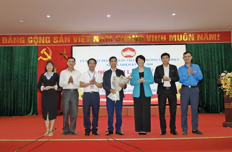 Ủy ban MTTQ Việt Nam phường Tùng Thiện kiện toàn tổ chức, triển khai đồng bộ nhiệm vụ nhiệm kỳ 2025-2030