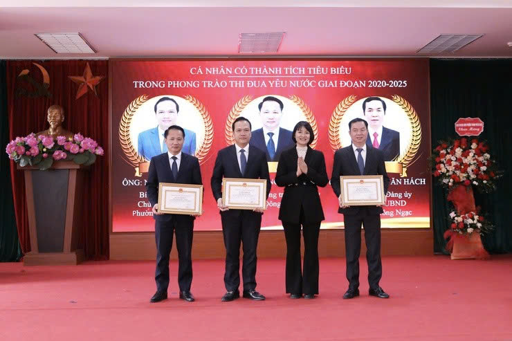 Hội nghị điển hình tiên tiến phường Đông Ngạc giai đoạn 2025–2030: Lan tỏa tinh thần thi đua, khơi dậy khát vọng phát triển