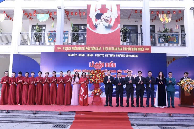 Phường Đông Ngạc gắn biển công trình Trường Mầm non Đức Thắng chào mừng Đại hội Đảng bộ thành phố lần thứ XVIII