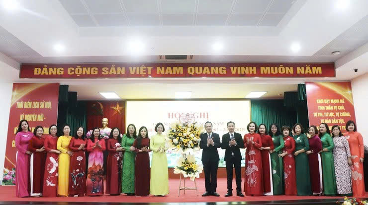Phường Đông Ngạc gặp mặt tri ân đội ngũ nhà giáo nhân kỷ niệm 43 năm Ngày Nhà giáo Việt Nam
