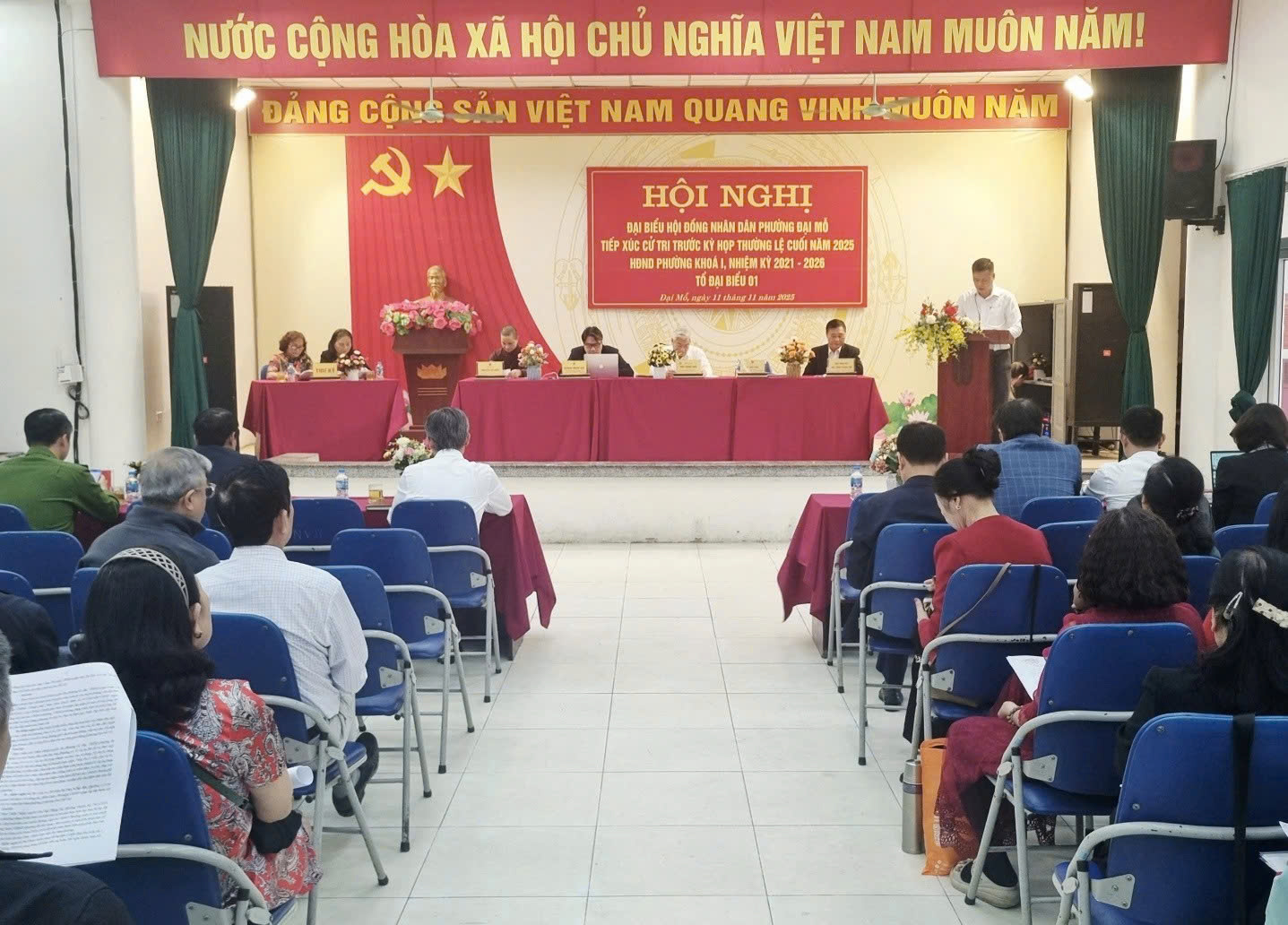 Bí thư Đảng ủy phường Đại Mỗ tiếp xúc cử tri trước kỳ họp thường lệ cuối năm