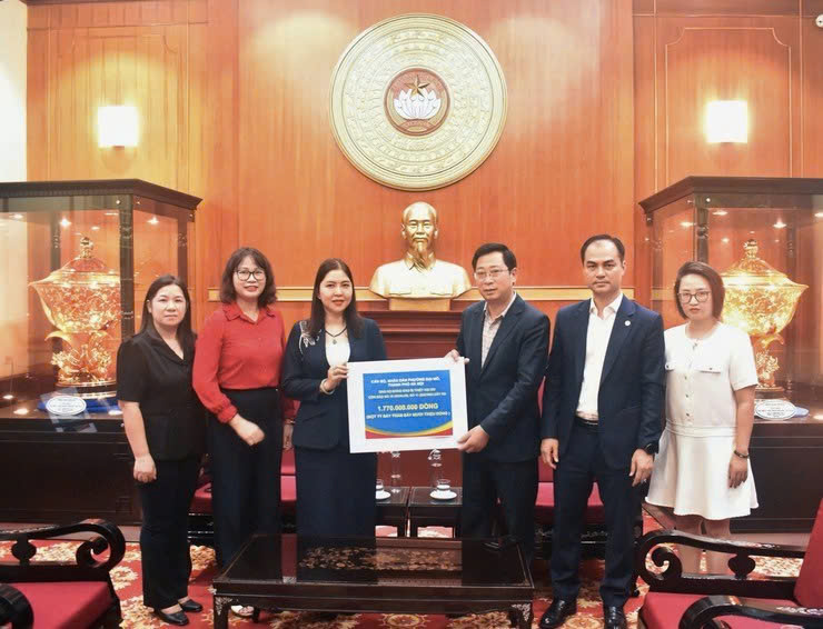 Phường Đại Mỗ trao hơn 1,7 tỷ đồng ủng hộ đồng bào chịu ảnh hưởng thiên tai