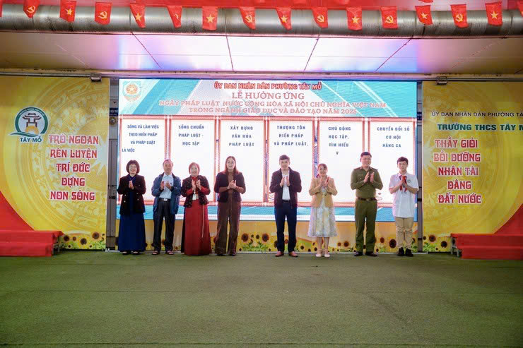 Phường Tây Mỗ tổ chức hưởng ứng Ngày Pháp luật Việt Nam, lan tỏa ý thức thượng tôn pháp luật trong học đường