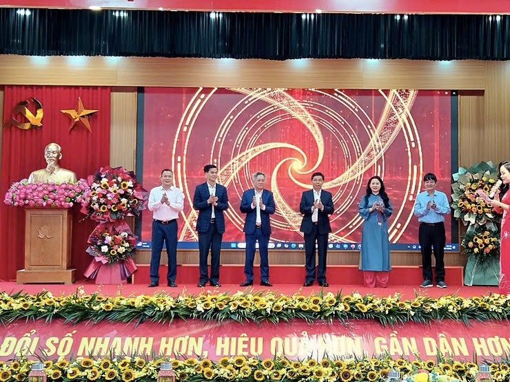 Phường Xuân Phương phát động “Học tập số toàn dân”, tiên phong đưa phòng họp trực tuyến về tận tổ dân phố