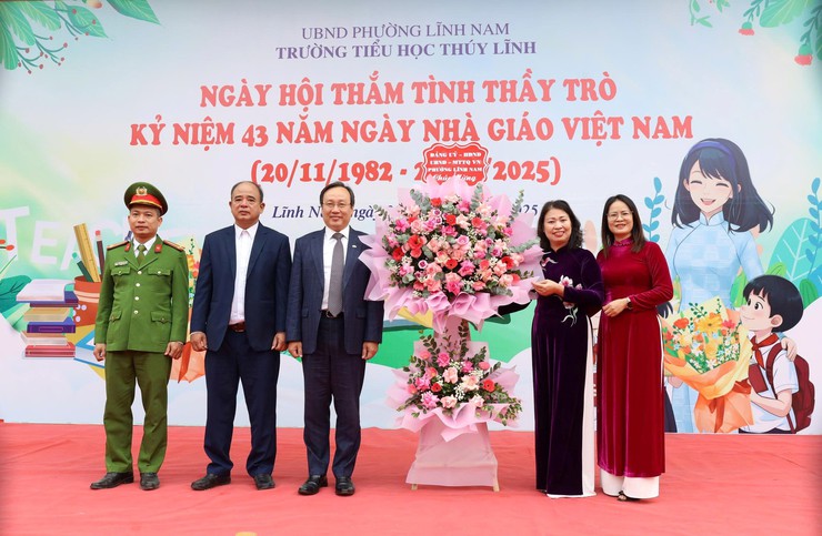Trường Tiểu học Thúy Lĩnh (phường Lĩnh Nam) kỷ niệm 43 năm Ngày Nhà giáo Việt Nam, tri ân những người gieo mầm tri thức