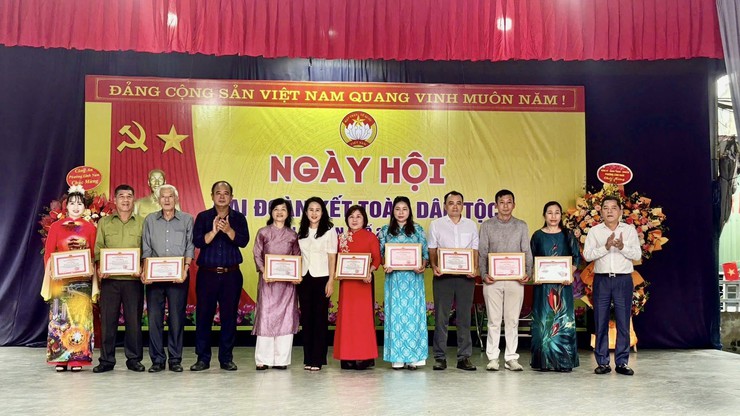 Liên tổ dân phố 20, 21, 22 phường Lĩnh Nam lan tỏa tinh thần đại đoàn kết trong Ngày hội toàn dân