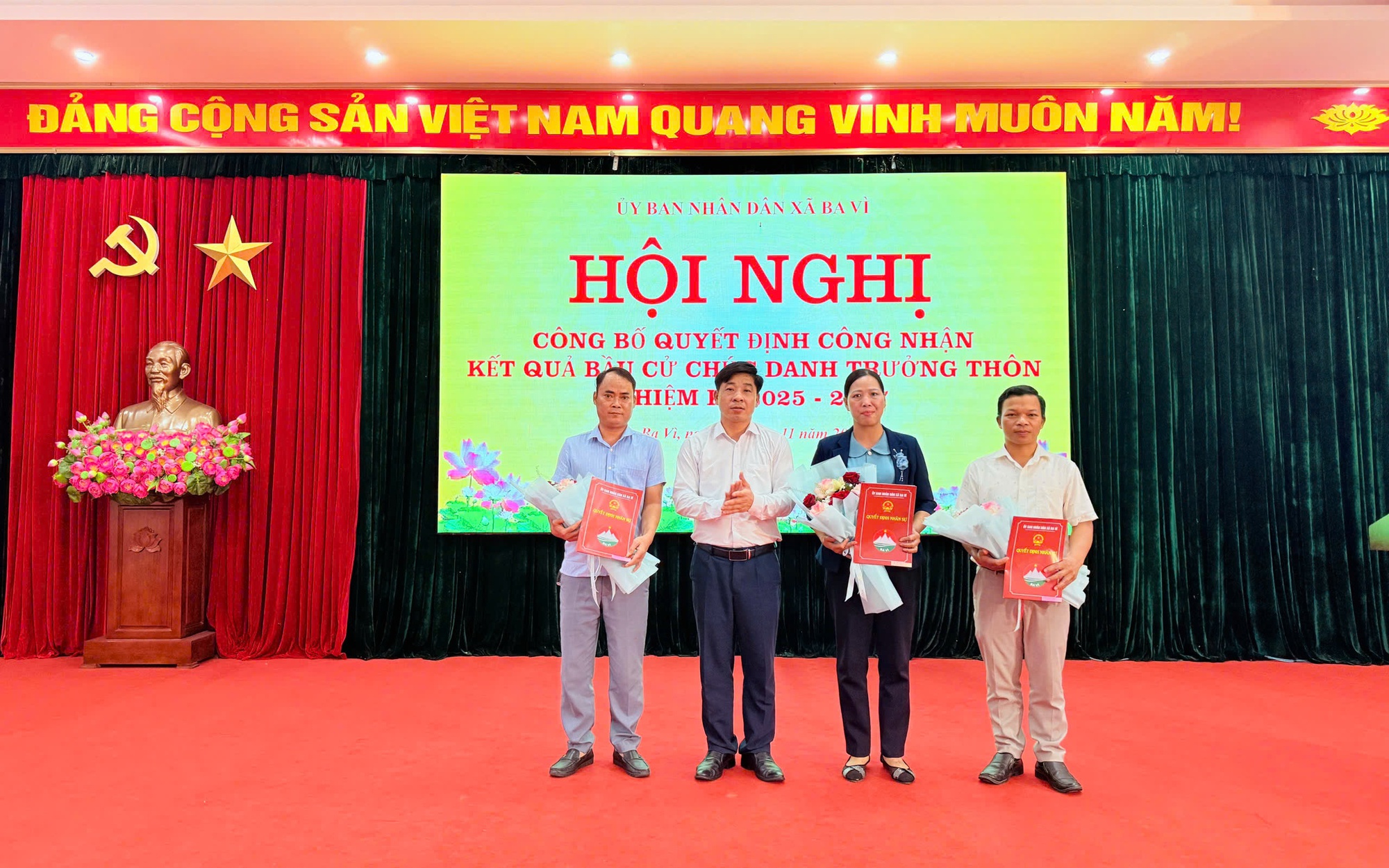 Xã Ba Vì công bố quyết định công nhận Trưởng thôn nhiệm kỳ 2025 – 2027