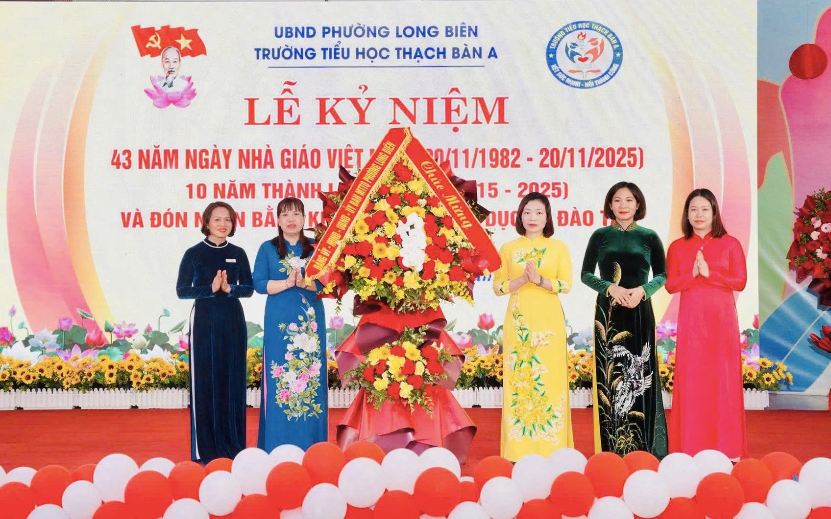 Trường Tiểu học Thạch Bàn A kỷ niệm 43 năm Ngày Nhà giáo Việt Nam, đón nhận Bằng khen của Bộ Giáo dục và Đào tạo