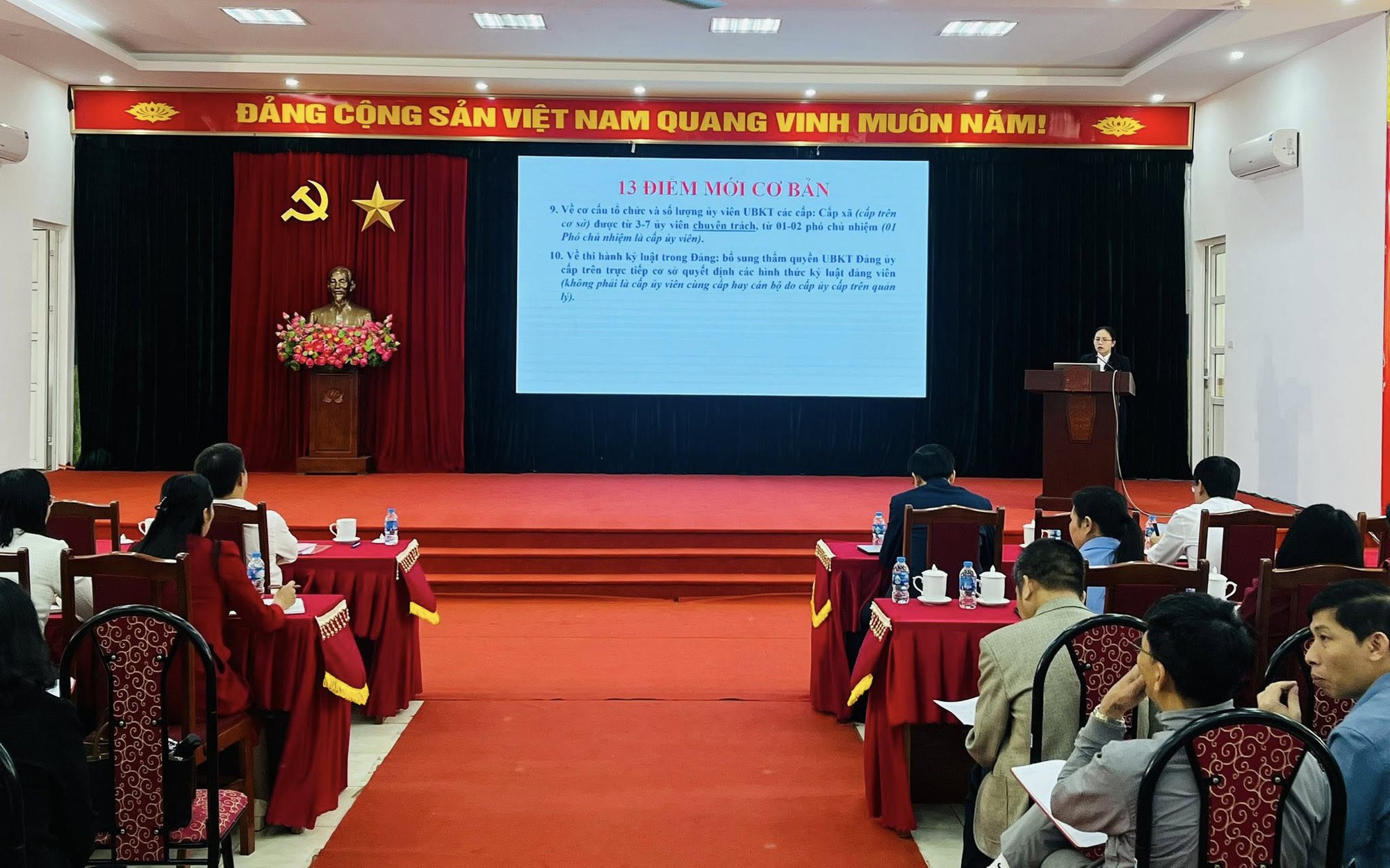 Đảng ủy xã Ba Vì tập huấn nghiệp vụ, quán triệt nhiệm vụ công tác Đảng năm 2025
