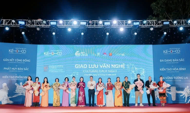 Phường Long Biên rộn ràng Ngày hội văn hóa Kéo co - Lan tỏa giá trị di sản trong đời sống cộng đồng