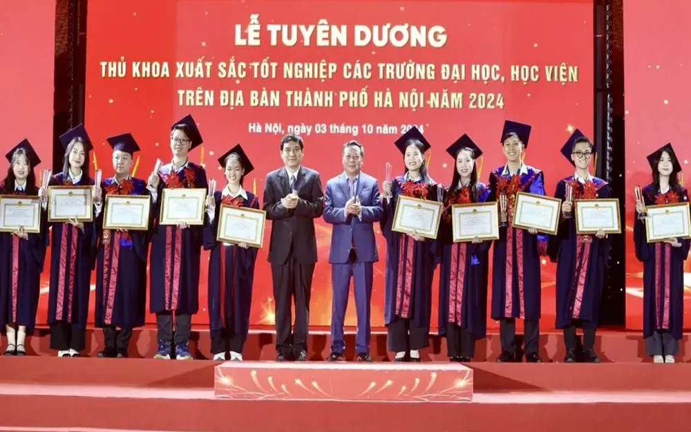 Hà Nội tuyên dương 95 thủ khoa tốt nghiệp xuất sắc năm 2025 tại Văn Miếu – Quốc Tử Giám