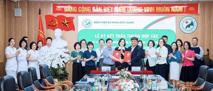 Trạm Y tế phường Long Biên ký kết hợp tác chuyên môn với Bệnh viện Đa khoa Đức Giang, nâng tầm chăm sóc sức khoẻ ban đầu