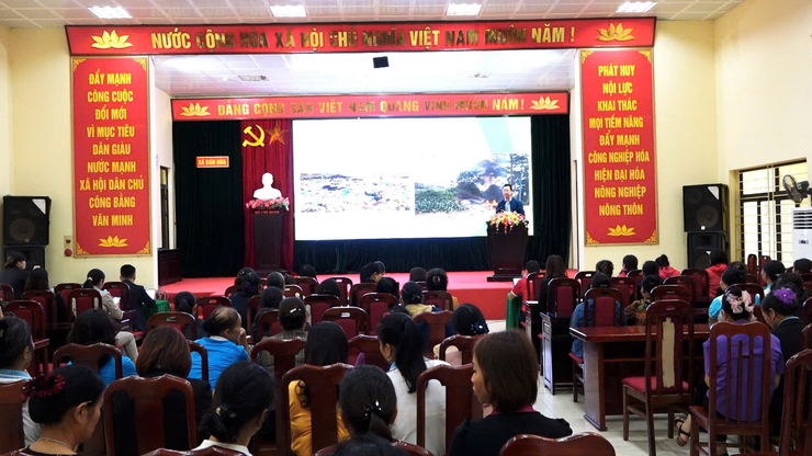 Phụ nữ xã Dân Hòa bắt nhịp chuyển đổi số, lan tỏa thông điệp sống xanh và chăm sóc sức khỏe cộng đồng