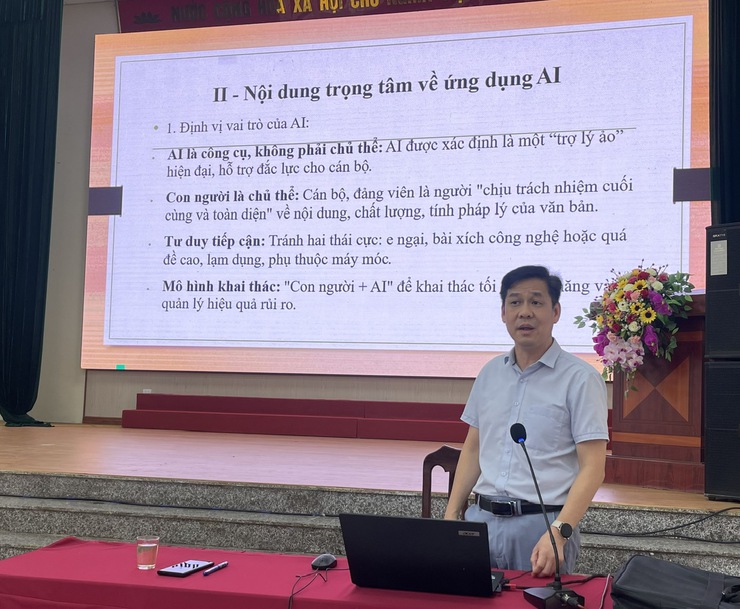 Sinh hoạt chuyên đề ứng dụng AI, nâng cao chất lượng tham mưu của Đảng bộ các cơ quan Đảng xã Ứng Thiên
