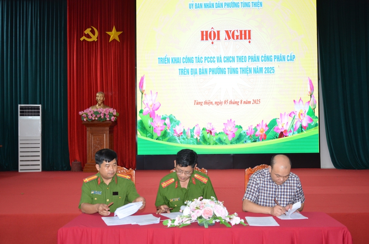 Phường Tùng Thiện triển khai nhiệm vụ PCCC & CNCH theo phân cấp mới, làm rõ trách nhiệm và tăng cường hiệu lực quản lý từ cơ sở