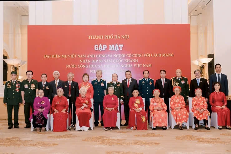 Hà Nội tri ân sâu sắc Mẹ Việt Nam Anh hùng, người có công nhân dịp kỷ niệm 80 năm Quốc khánh