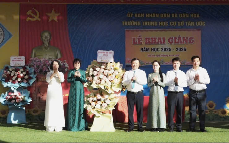 Không khí khai giảng rộn ràng tại xã Dân Hòa: Lãnh đạo xã dự lễ tại 20 trường, tiếp thêm động lực cho hơn 10.000 học sinh bước vào năm học mới