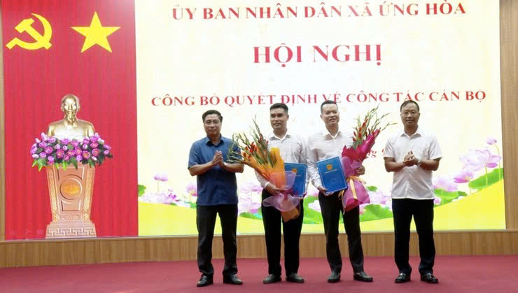 Xã Ứng Hoà công bố quyết định bổ nhiệm cán bộ, kiện toàn bộ máy phục vụ nhiệm vụ giai đoạn mới
