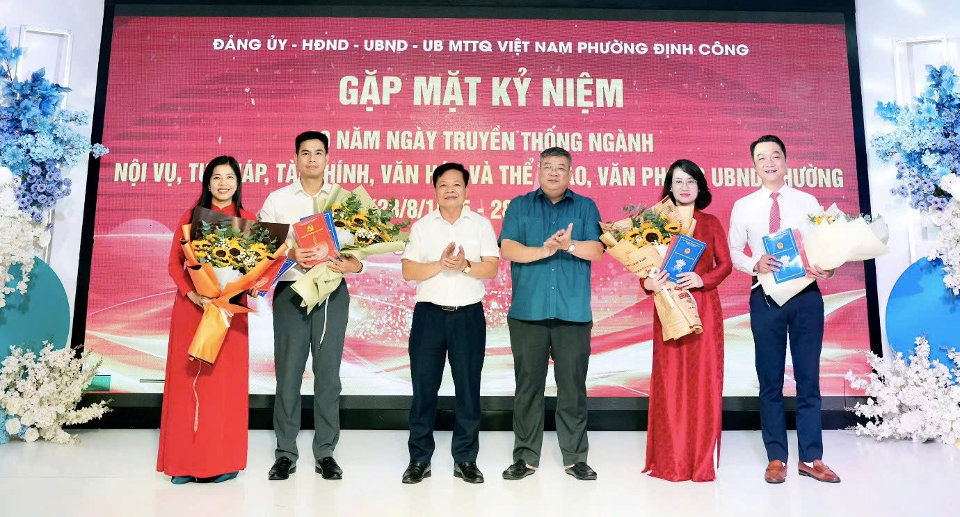 Phường Định Công gặp mặt kỷ niệm 80 năm truyền thống các ngành nội vụ, tư pháp, tài chính, văn hóa và thể thao, văn phòng UBND