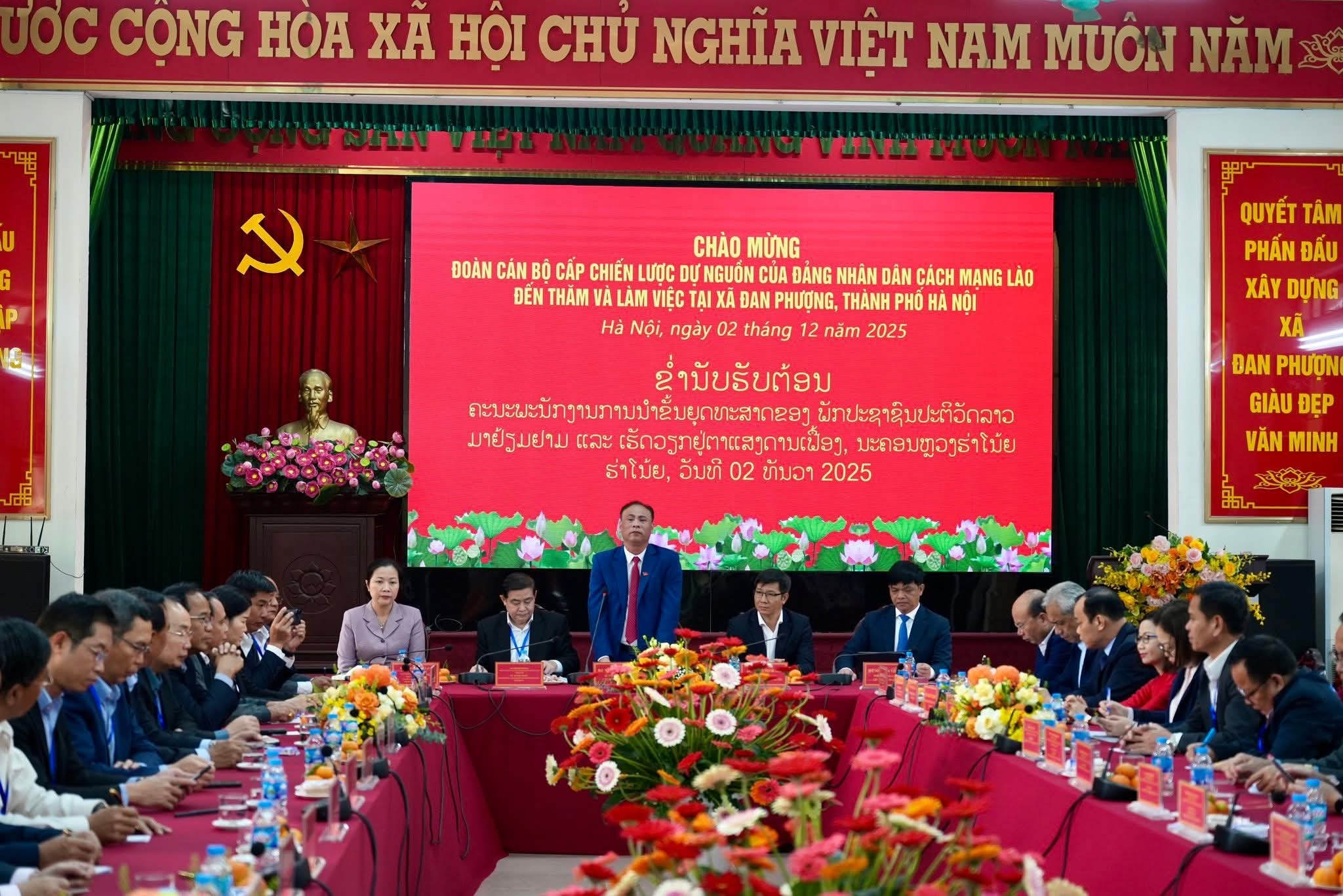 Tăng cường giao lưu, chia sẻ kinh nghiệm: Đoàn cán bộ cấp chiến lược Lào thăm và làm việc tại xã Đan Phượng