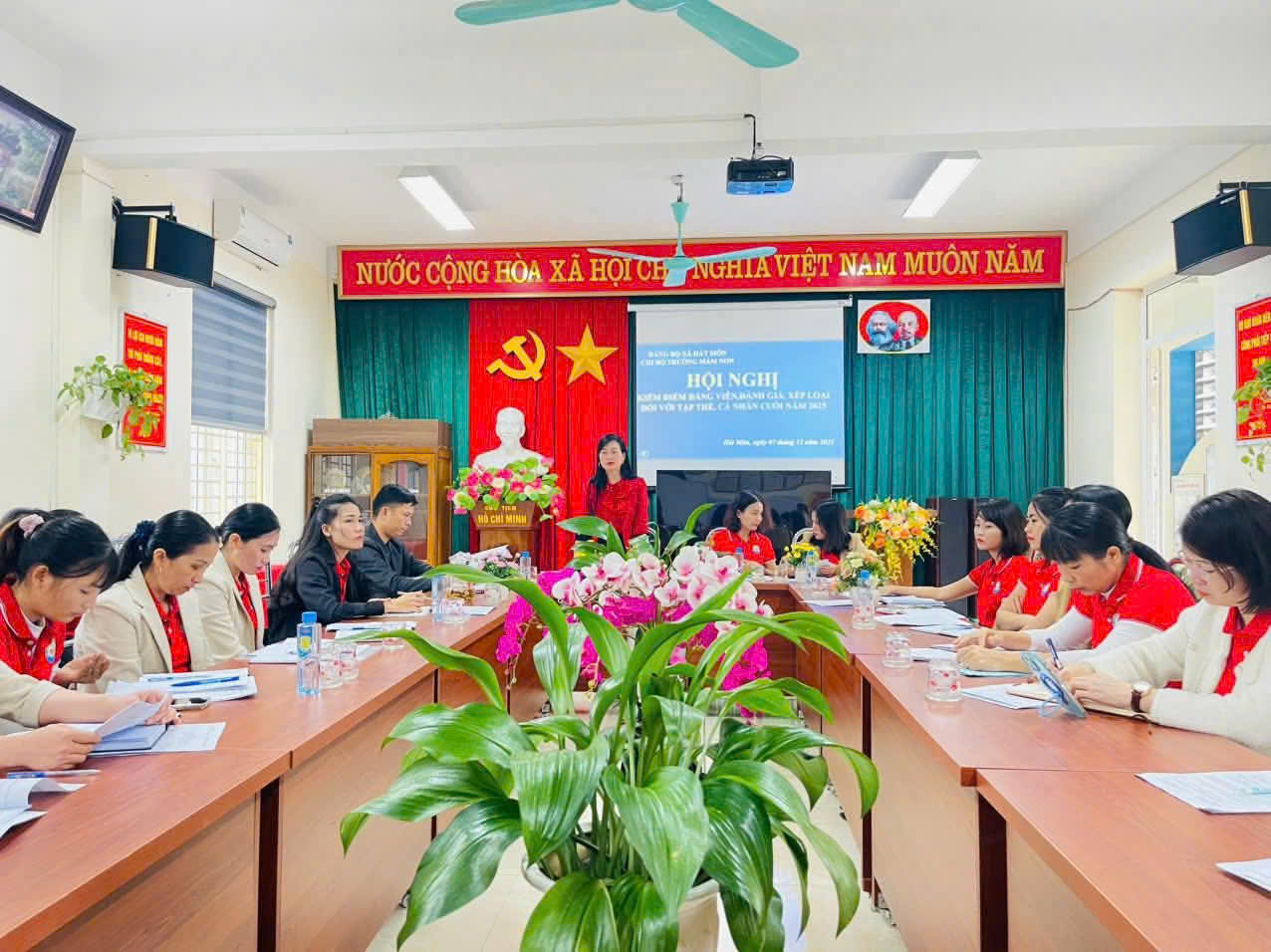 100% các tổ chức Đảng trực thuộc Đảng uỷ xã Hát Môn hoàn thành công tác kiểm điểm năm 2025: Nghiêm túc, nhiều đổi mới