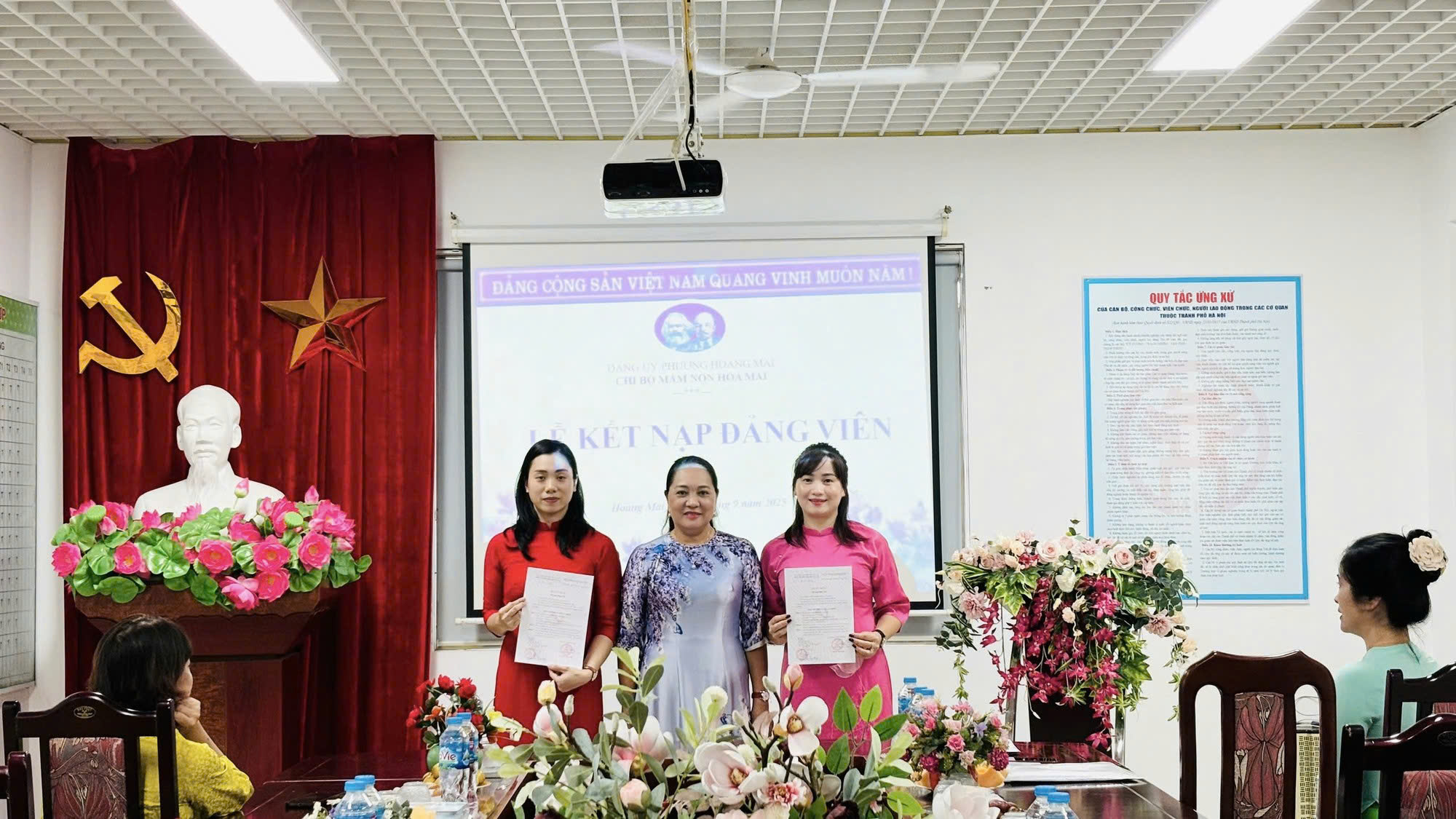 Chi bộ Trường Mầm non Hoa Mai kết nạp đảng viên mới: Bồi đắp lực lượng kế cận, lan tỏa khí thế thi đua chào mừng các ngày lễ lớn