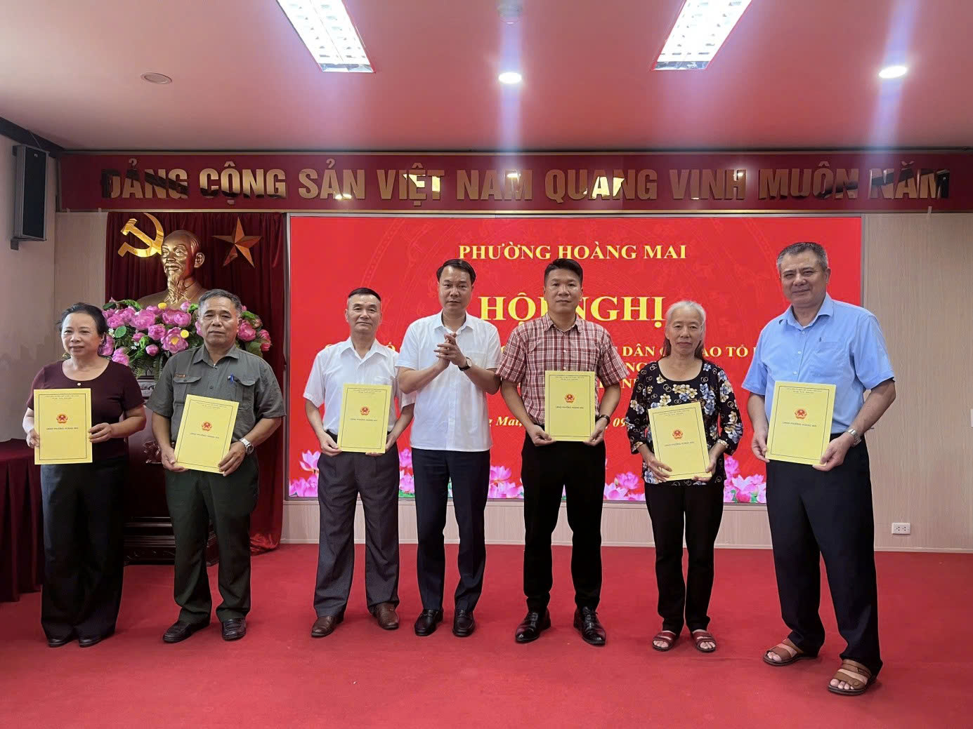 Phường Hoàng Mai công bố quyết định ghép các khu dân cư vào Tổ dân phố, hoàn thiện mô hình quản lý sau sắp xếp đơn vị hành chính