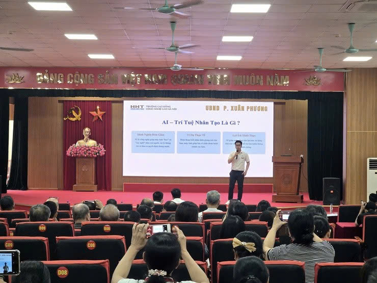 Phường Xuân Phương tăng tốc chuyển đổi số: 100% cán bộ dùng chữ ký số, mở rộng nền tảng số đến từng tổ dân phố
