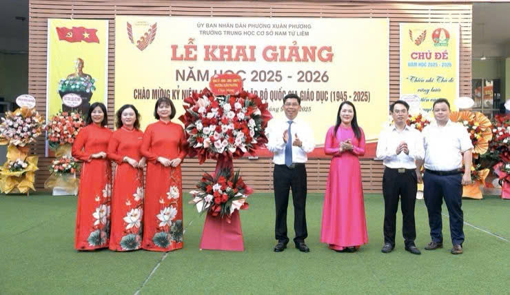 Phường Xuân Phương long trọng khai giảng năm học 2025-2026, lan tỏa khí thế mới từ dấu mốc 80 năm ngành Giáo dục