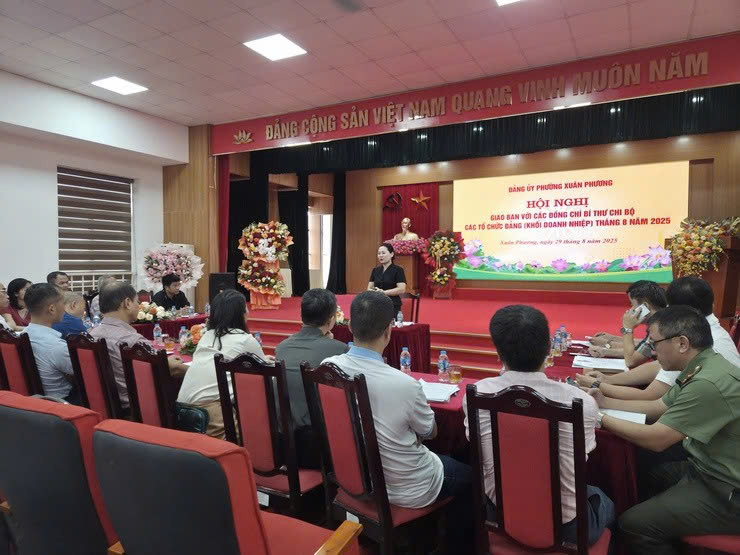 Gỡ khó cho tổ chức Đảng trong doanh nghiệp, phường Xuân Phương tăng cường kết nối và hỗ trợ thực chất