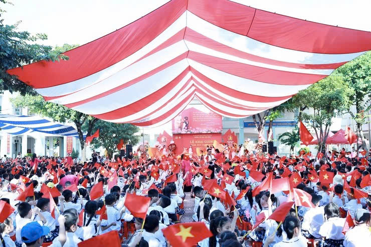 Phường Xuân Đỉnh long trọng khai giảng năm học 2025-2026: Lan tỏa khí thế mới trong mô hình chính quyền địa phương hai cấp