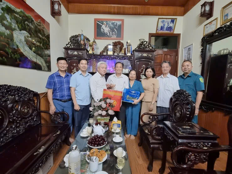 Phường Đại Mỗ tri ân người có công nhân dịp 80 năm Cách mạng tháng Tám và Quốc khánh 2-9