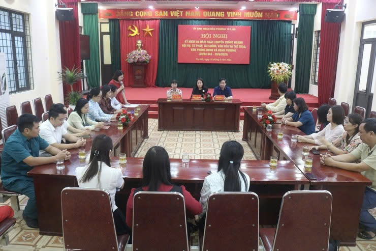 Phường Tây Mỗ gặp mặt kỷ niệm 80 năm ngày truyền thống các ngành chuyên môn của chính quyền