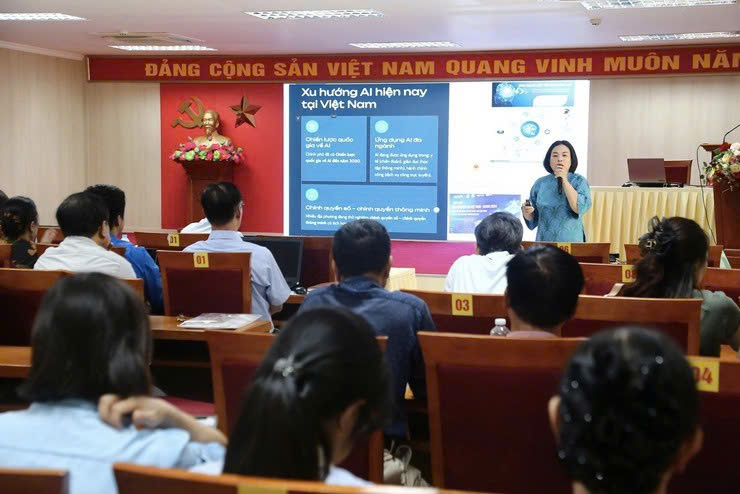 Phường Dương Nội triển khai “Bình dân học vụ số AI”, nâng cao năng lực số cho đội ngũ cán bộ cơ sở
