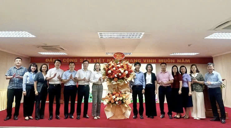 Phường Dương Nội gặp mặt kỷ niệm 80 năm ngày truyền thống các ngành, khẳng định vai trò trụ cột của bộ máy hành chính cơ sở