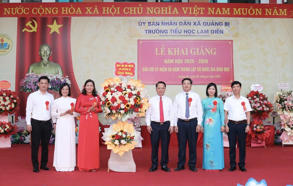 Không khí khai trường rộn ràng tại Trường Tiểu học Lam Điền: Lãnh đạo xã dự, chúc mừng và động viên thầy trò bước vào năm học mới