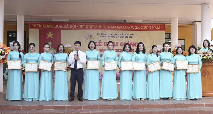Trường THCS Nguyễn Du khai giảng năm học 2025-2026: Lan tỏa tinh thần đổi mới, vững bước trong kỷ nguyên giáo dục mới