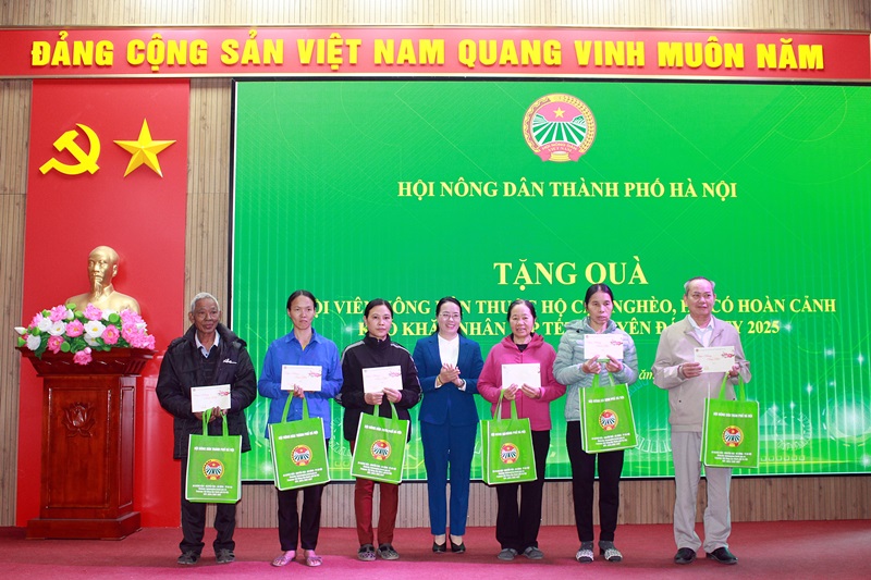 Hội Nông dân Hà Nội trao quà Tết: Lan tỏa nghĩa tình, sẻ chia ấm áp