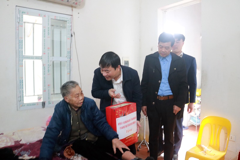 Huyện Chương Mỹ tri ân gia đình chính sách, lan tỏa nghĩa tình Tết Nguyên đán Ất Tỵ 2025