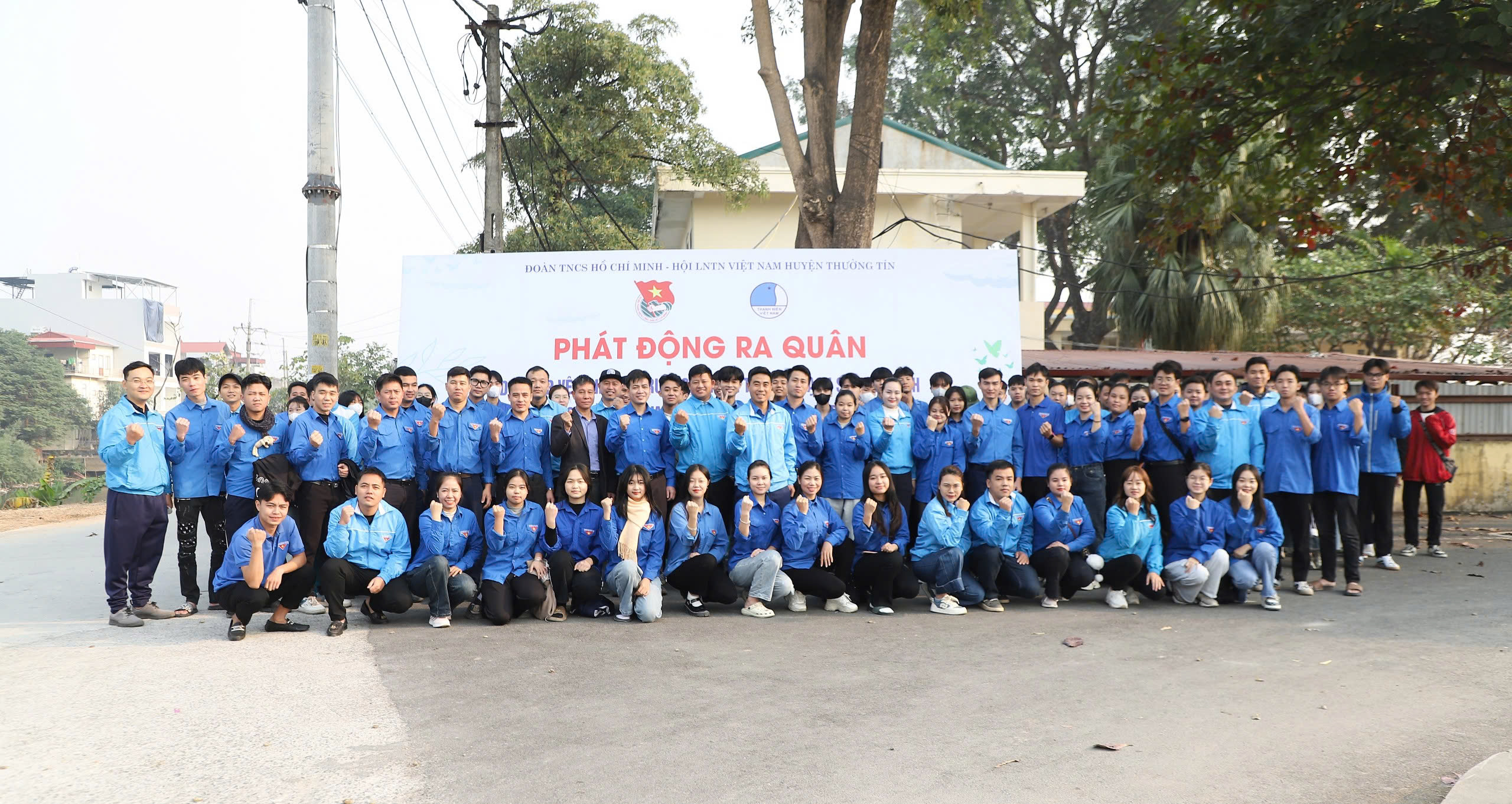 Tuổi trẻ huyện Thường Tín chung tay làm sạch môi trường, phát động chiến dịch "Sáng - Xanh - Sạch - Đẹp"