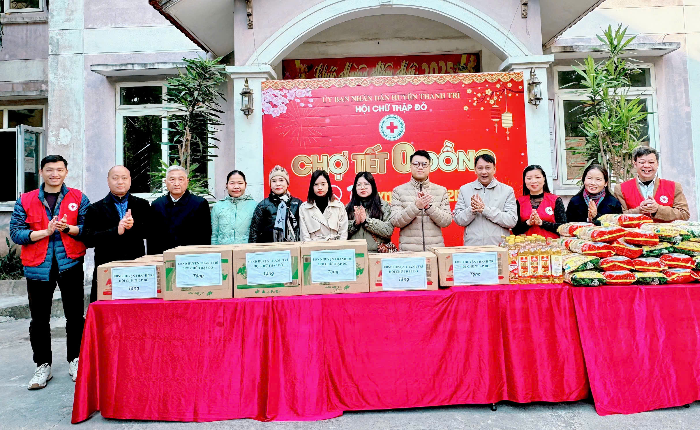 “Tết nhân ái” tại Thanh Trì: Chợ Tết 0 đồng mang xuân yêu thương đến người có hoàn cảnh khó khăn