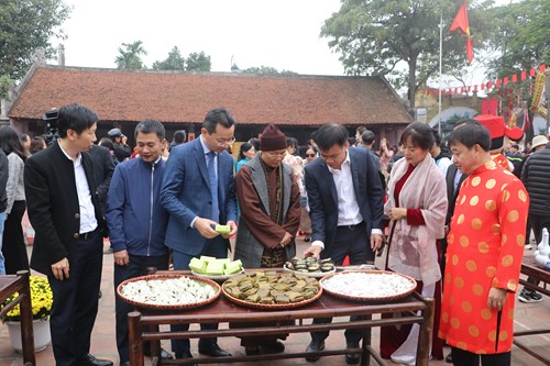 "Tết Làng Việt" tại Làng cổ Đường Lâm: Hành trình về nguồn, trải nghiệm Tết cổ truyền