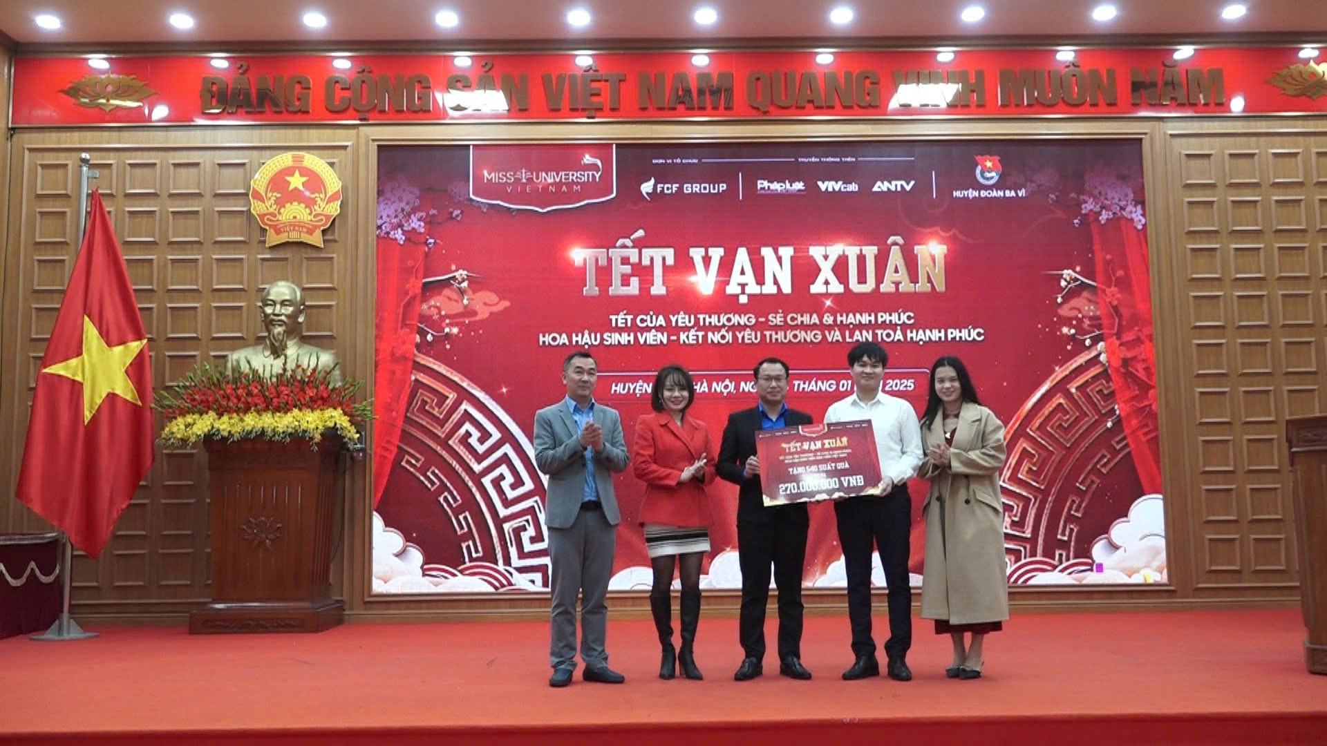 Tết Vạn Xuân - Kết nối yêu thương, sẻ chia ấm áp