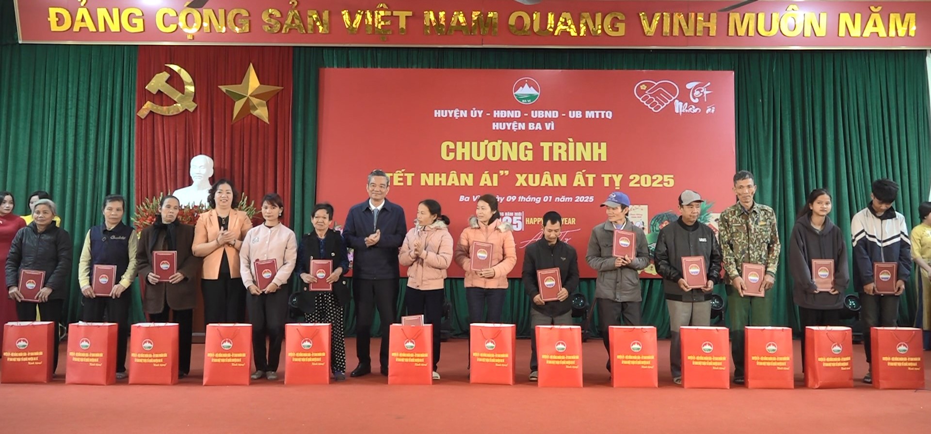 Huyện Ba Vì huy động hơn 22,5 tỷ đồng chăm lo tết cho người nghèo, lan toả tinh thần nhân ái