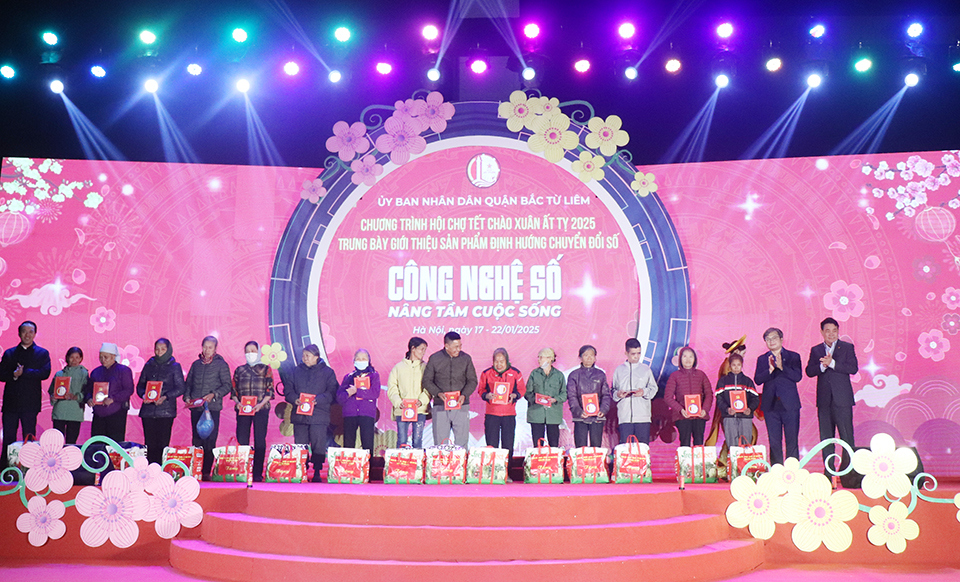 Hội chợ Tết Ất Tỵ 2025: Kết nối giao thương, thúc đẩy chuyển đổi số trong tiêu dùng