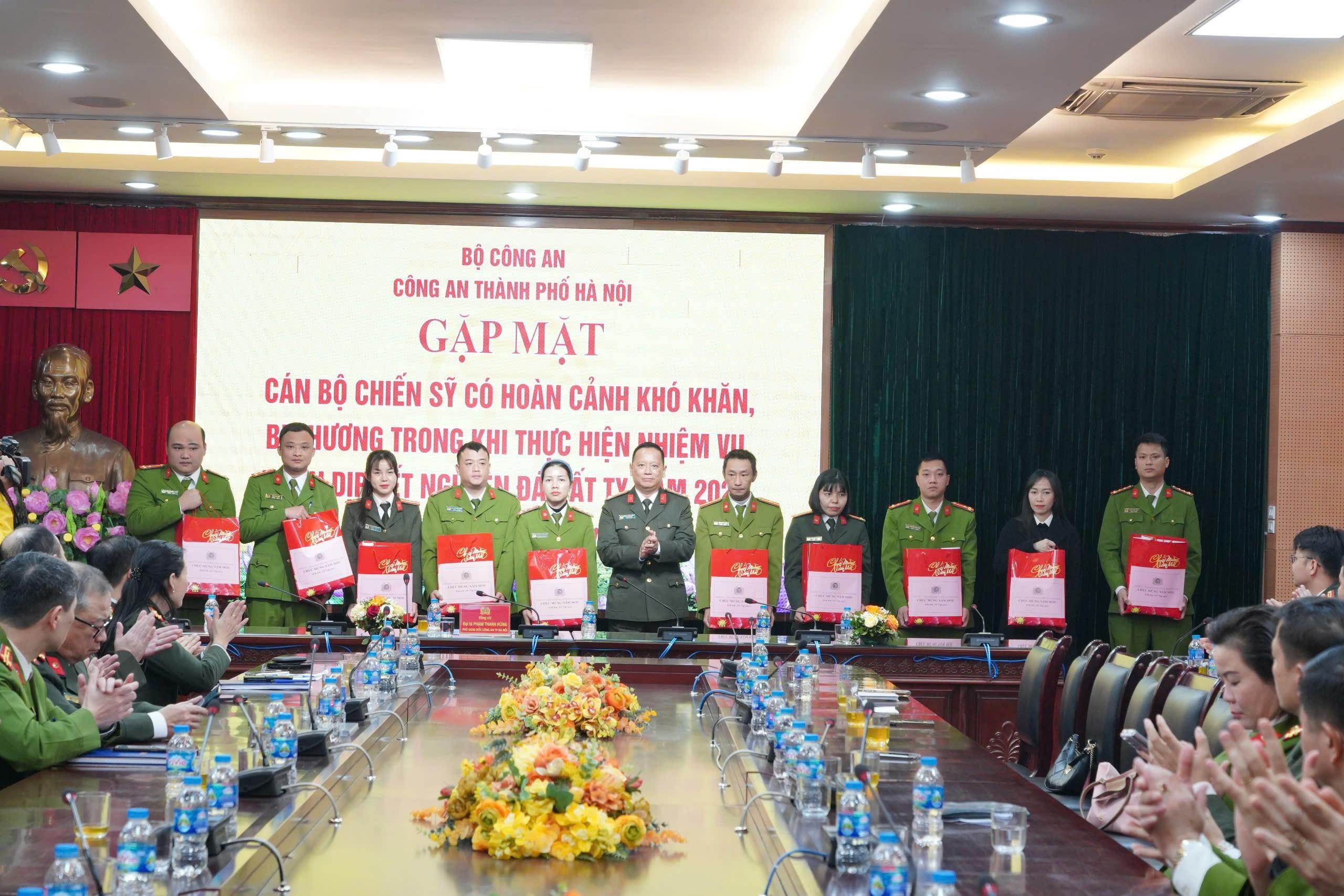 Công an Hà Nội tri ân cán bộ chiến sĩ: Chia sẻ khó khăn, tiếp thêm động lực thực hiện nhiệm vụ