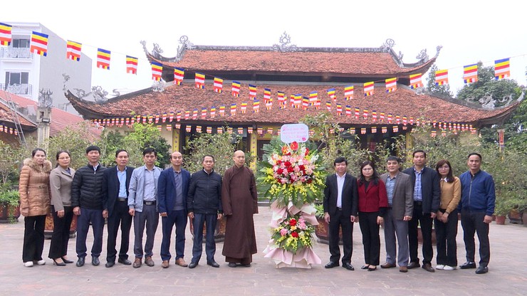 Lãnh đạo huyện Hoài Đức chúc Tết, tri ân người có công và tặng quà đồng bào tôn giáo dịp Xuân Ất Tỵ 2025