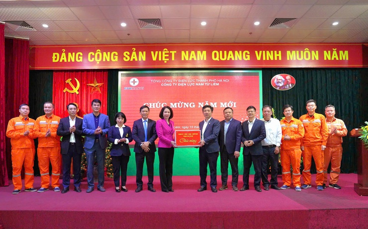 Điện lực Nam Từ Liêm đảm bảo cung cấp điện ổn định, phục vụ các sự kiện lớn của Thủ đô