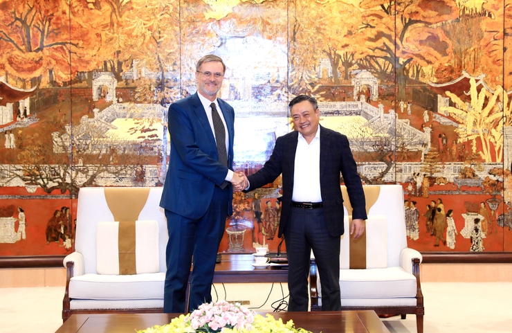 Hà Nội - Pháp tăng cường hợp tác văn hóa, giao thông và phát triển đô thị