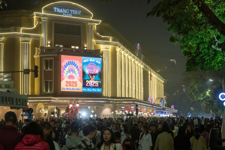 Hà Nội bùng nổ du lịch dịp Tết Dương lịch 2025: Lượng khách tăng mạnh, dịch vụ đảm bảo